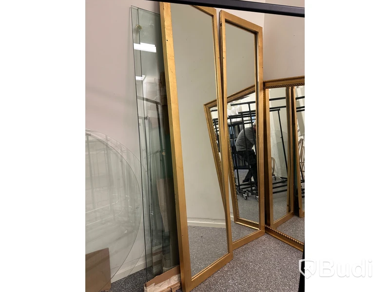 Butiksinrednig klädbutik YES London Kista