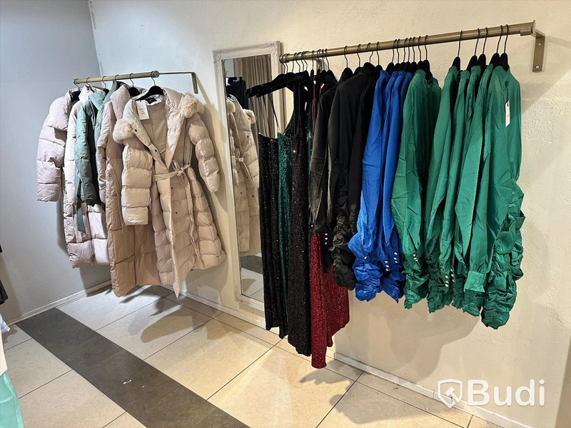Butiksinrednig klädbutik YES London Kista