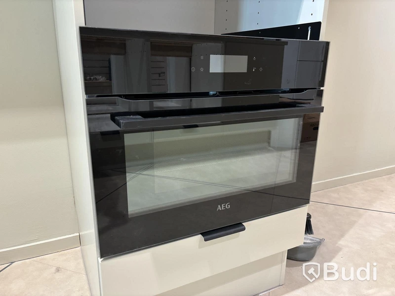 Kompaktugn AEG BBB8000QB1 svart 43L