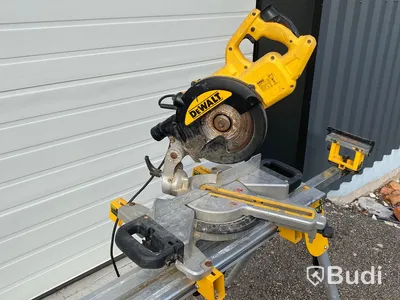 Kap/gersåg med stativ DeWalt