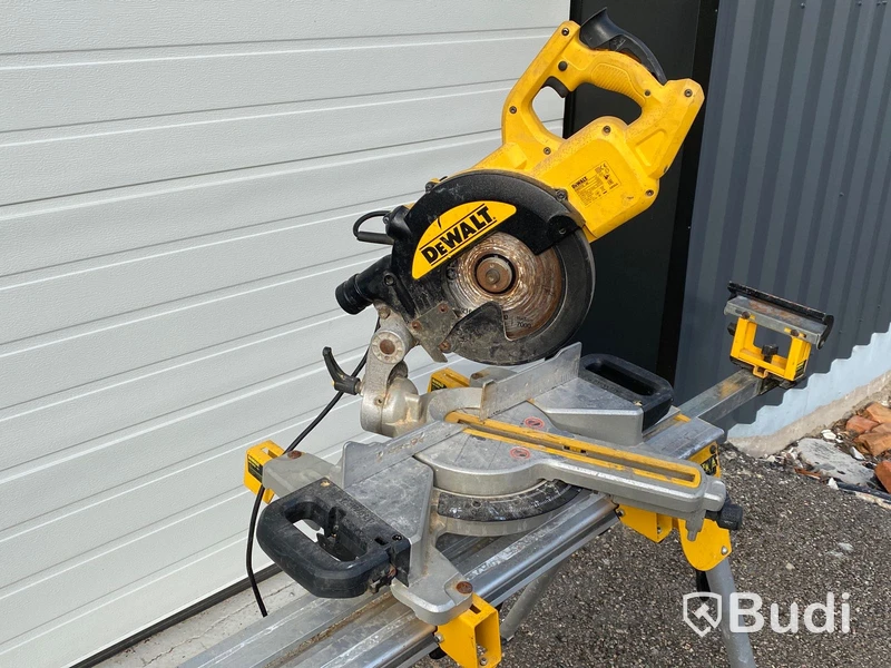 Kap/gersåg med stativ DeWalt