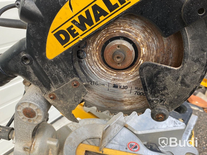 Kap/gersåg med stativ DeWalt