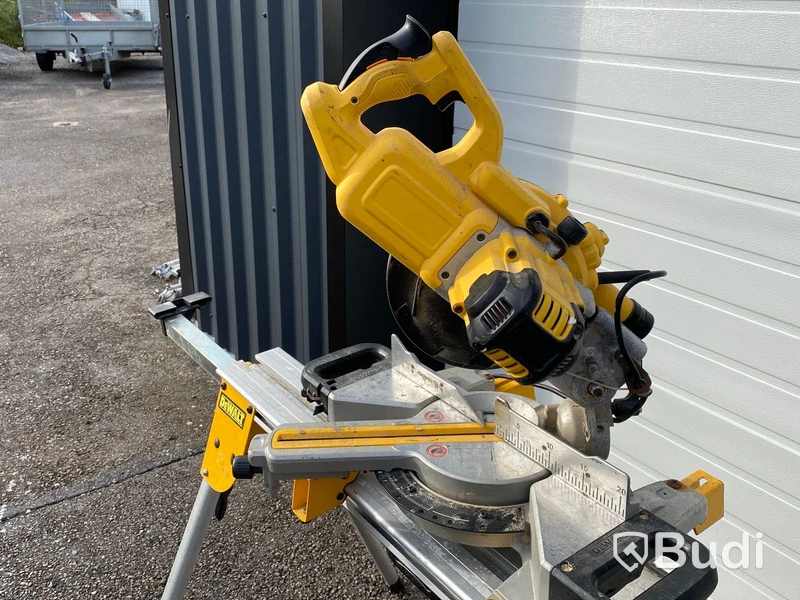 Kap/gersåg med stativ DeWalt