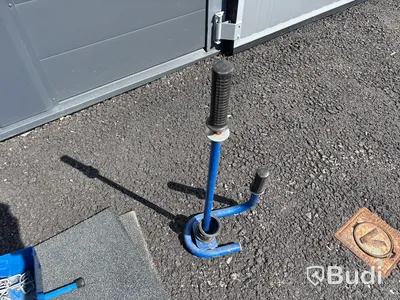 Bandningsmaskin och sträckfilmshållare