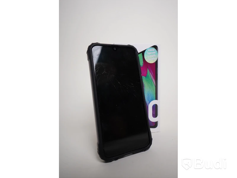 Samsung Galaxy A40 svart med stöttåligt skal