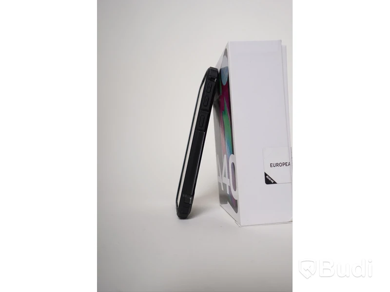 Samsung Galaxy A40 svart med stöttåligt skal