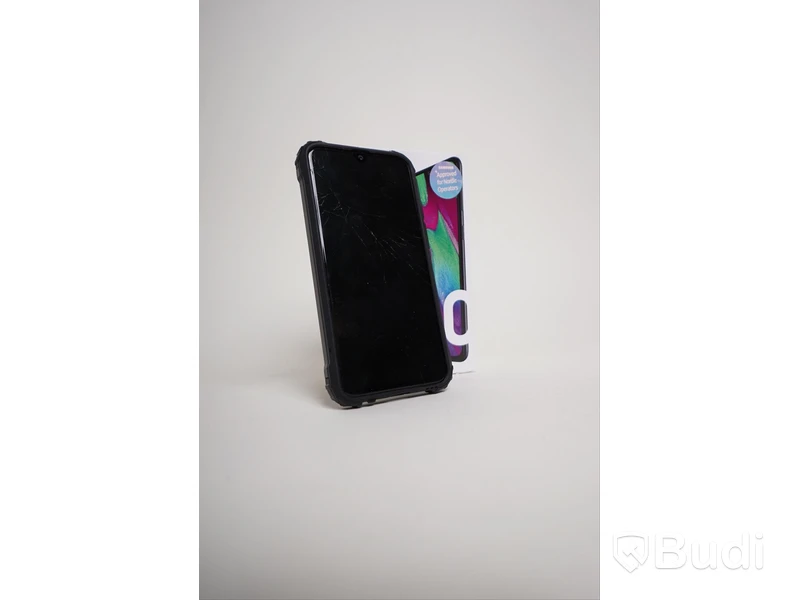 Samsung Galaxy A40 svart med stöttåligt skal