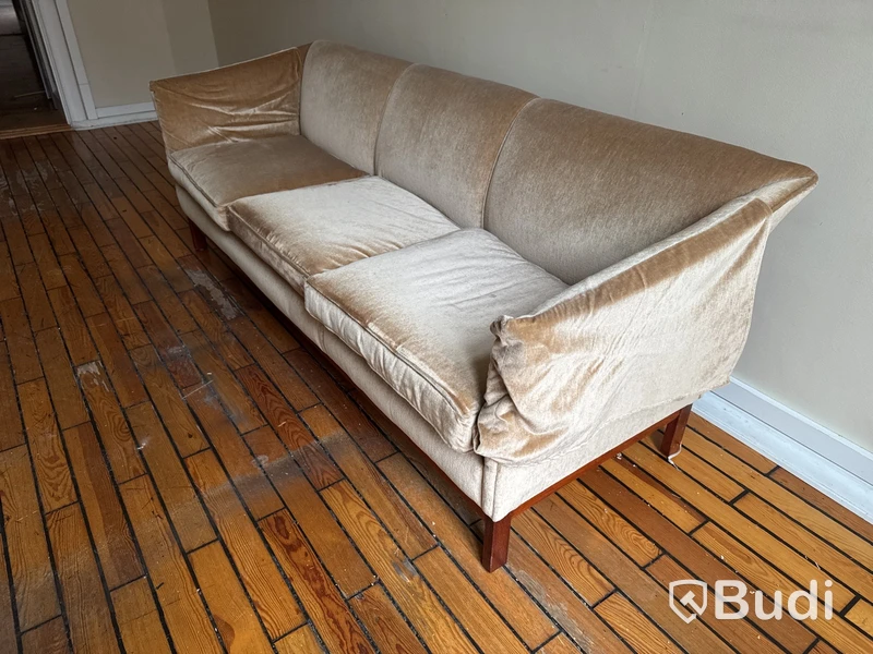 3-sits soffa från Pehr Dubb-salen på SU