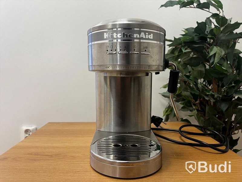 Espressomaskin - KitchenAid Artisan  - Metal Semi-Automatic Espresso Machine. Nypris ca 4500 kr.