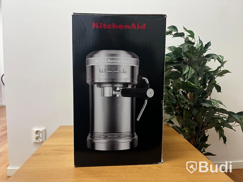 Espressomaskin - KitchenAid Artisan  - Metal Semi-Automatic Espresso Machine. Nypris ca 4500 kr.