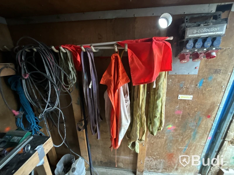 10 fots container med innehåll