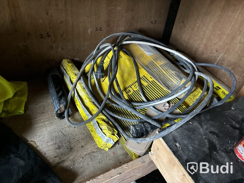 10 fots container med innehåll