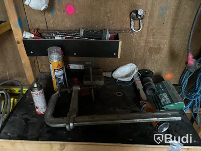 10 fots container med innehåll