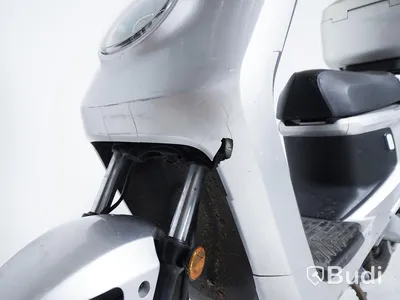 Moped NIU M+ Sport silver inkl. batteri och laddare