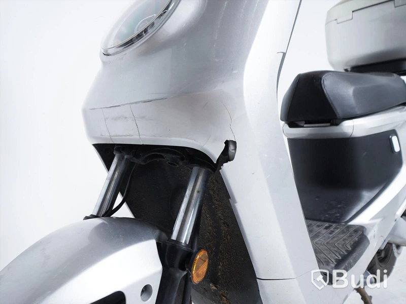 Moped NIU M+ Sport silver inkl. batteri och laddare