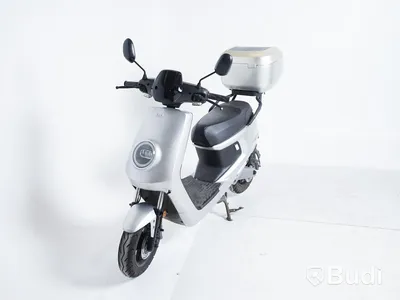 Moped NIU M+ Sport silver inkl. batteri och laddare