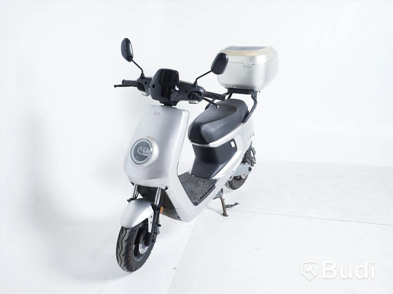 Moped NIU M+ Sport silver inkl. batteri och laddare