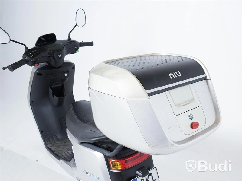 Moped NIU M+ Sport silver inkl. batteri och laddare