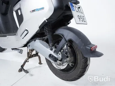 Moped NIU M+ Sport silver inkl. batteri och laddare