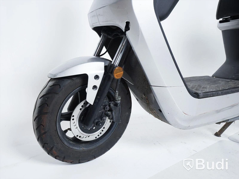 Moped NIU M+ Sport silver inkl. batteri och laddare