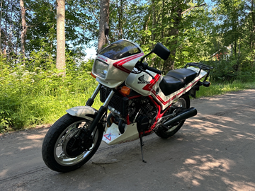 Motorcykel Honda VF 400 F | 1984