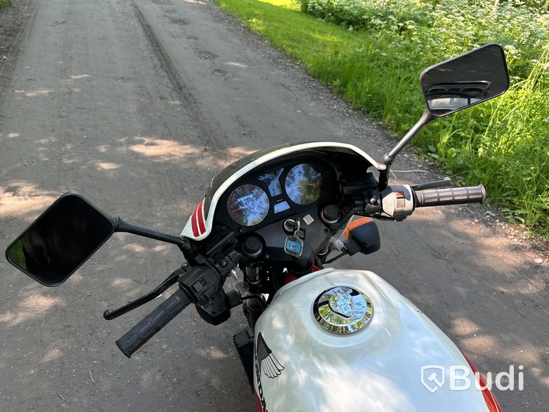Motorcykel Honda VF 400 F | 1984
