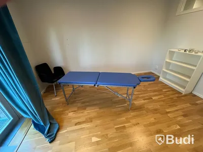 Massagebänkar, stol & Bose högtalare.