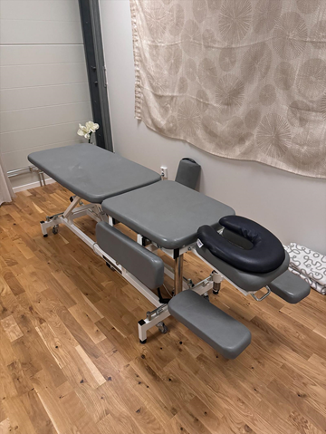 Massagebänkar, stol & Bose högtalare.