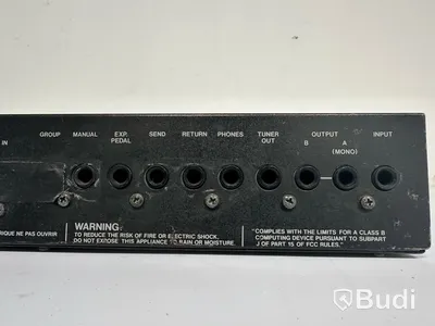 Gitarrpedal Boss Me-5 och diverse telekablar