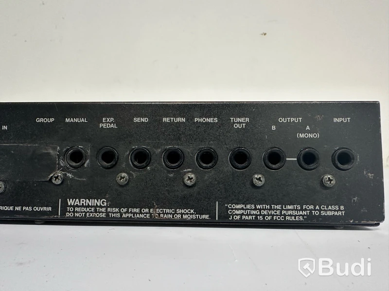 Gitarrpedal Boss Me-5 och diverse telekablar