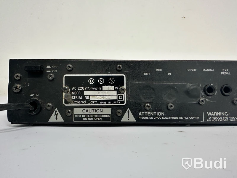 Gitarrpedal Boss Me-5 och diverse telekablar