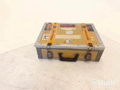 Gitarrpedal Boss Me-5 och diverse telekablar