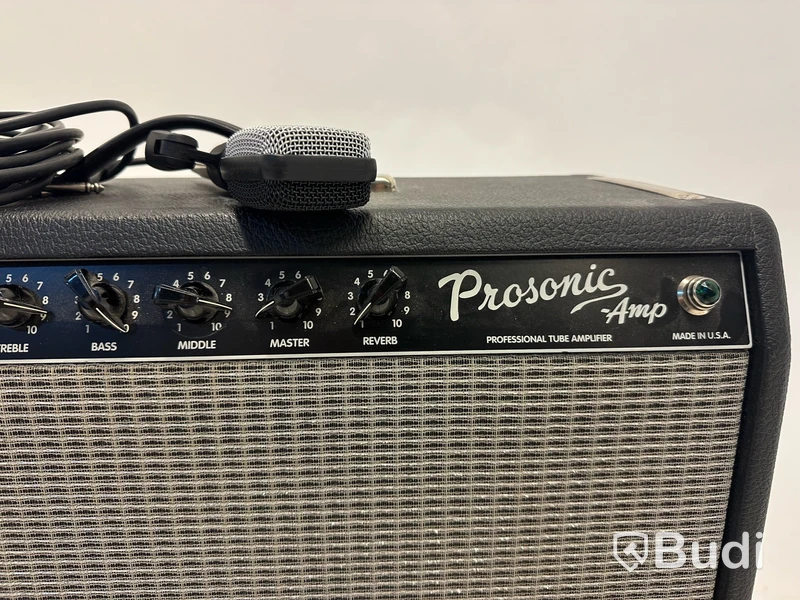 Gitarrförstärkare Fender och mikrofon Senheiser e606