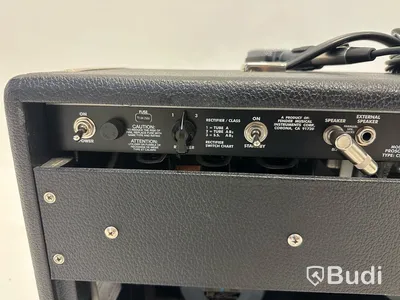 Gitarrförstärkare Fender och mikrofon Senheiser e606