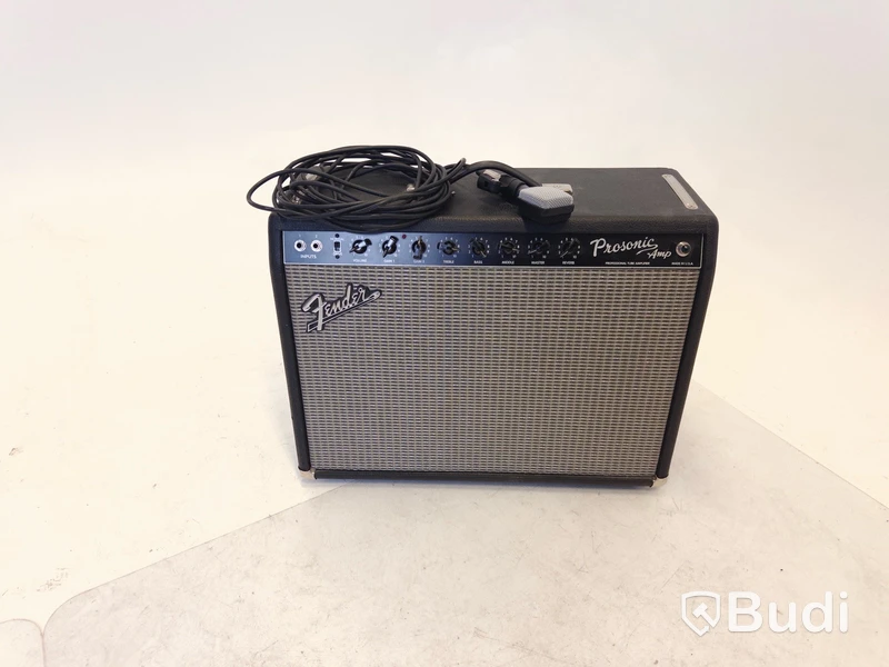Gitarrförstärkare Fender och mikrofon Senheiser e606