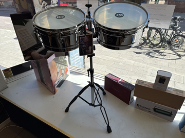 Meinl Headliner Bongotrummor på stativ