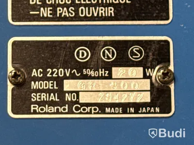 Roland GR-300 analog gitarrsyntesizer - Ordpris 19 995:-