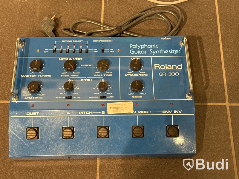 Roland GR-300 analog gitarrsyntesizer - Ordpris 19 995:-