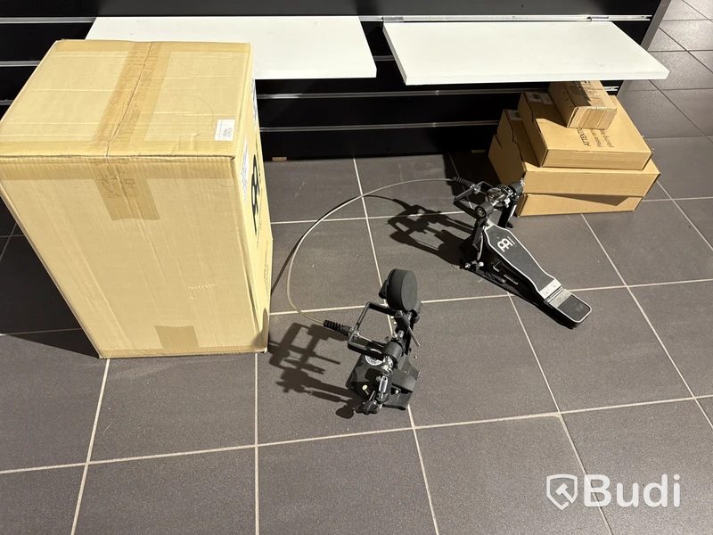 Musikutrustning, instrument m.m. Stort parti.