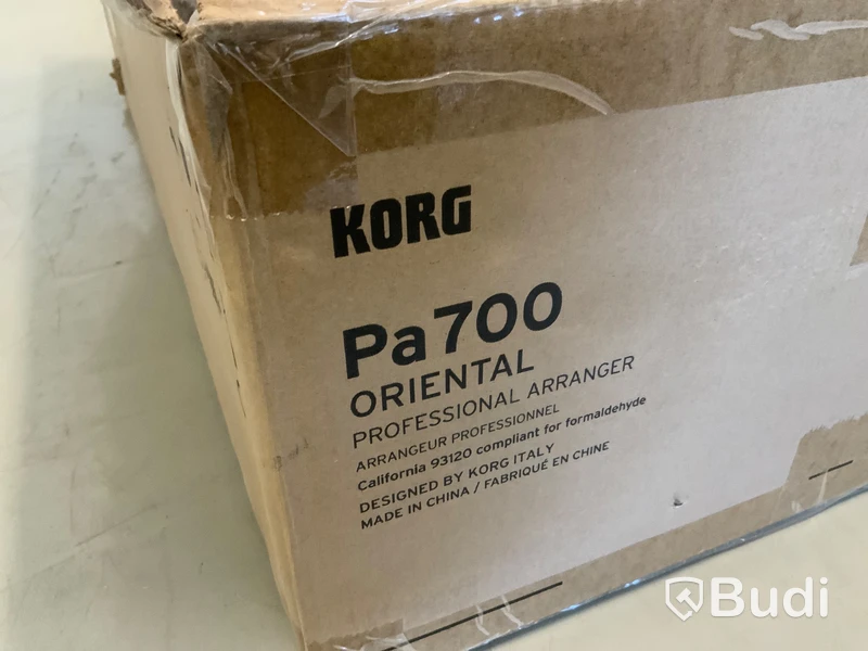 Korg Pa 700 Keyboard Professional Arranger