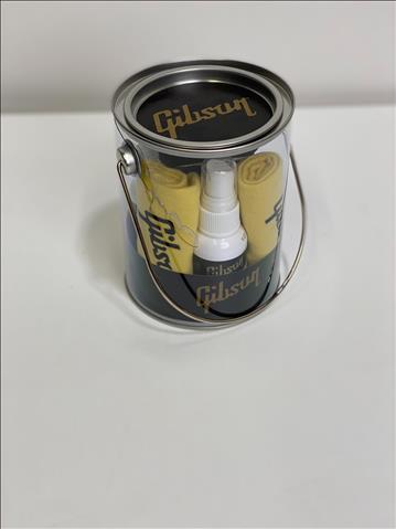 Gibson GCAREKIT - gitarrvårdskit - skadad förpackning 
