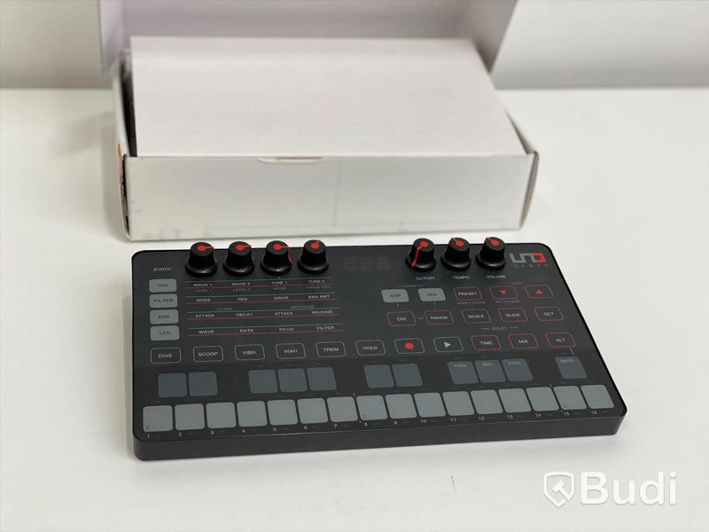 IK UNO analog synth