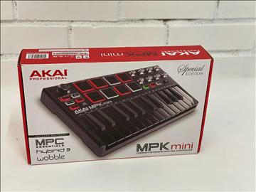 AKAI professional MPKmini compact keyboard and pad controller