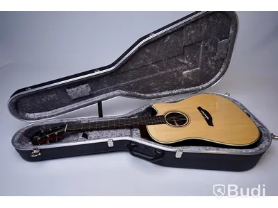 Gitarr / Furch Green DC-SR med preamp ink case