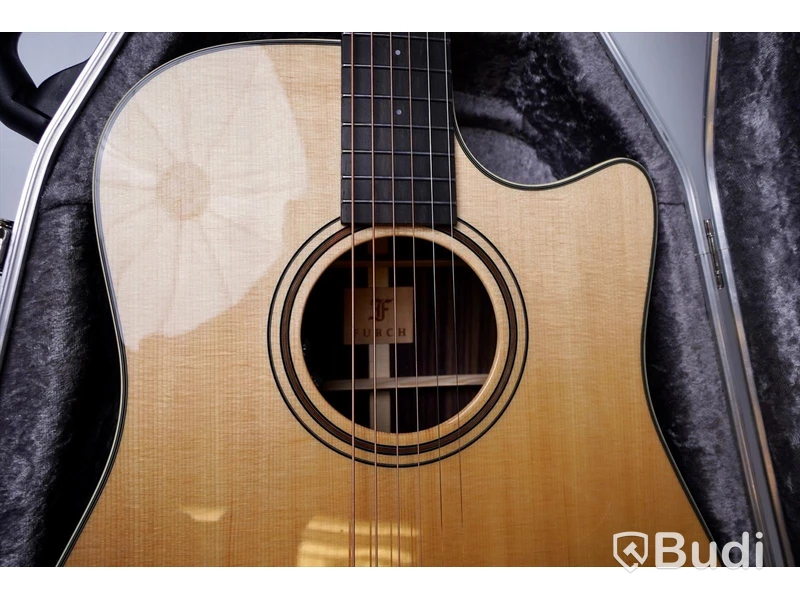 Gitarr / Furch Green DC-SR med preamp ink case