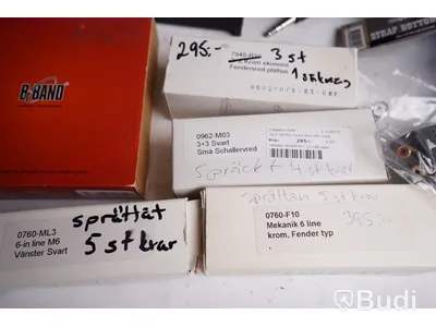 Gitarrtillbehör switch pedaler, plektrumskydd m.m