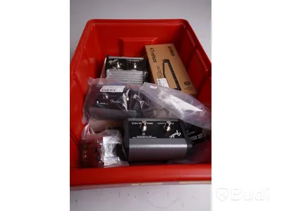 Gitarrtillbehör switchpedaler, strap kit mm.