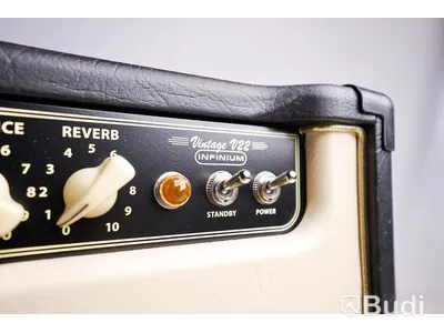 Gitarrförstärkare Bugera Vintage V22 Infinium samt footswitch FSB104A