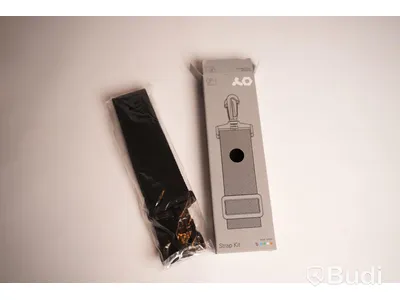 2st vita Mono-band och ett Teenage Engineering OP-1 strap kit, axelband