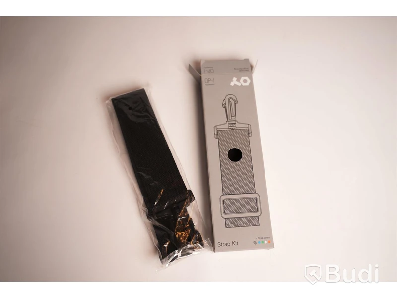 2st vita Mono-band och ett Teenage Engineering OP-1 strap kit, axelband